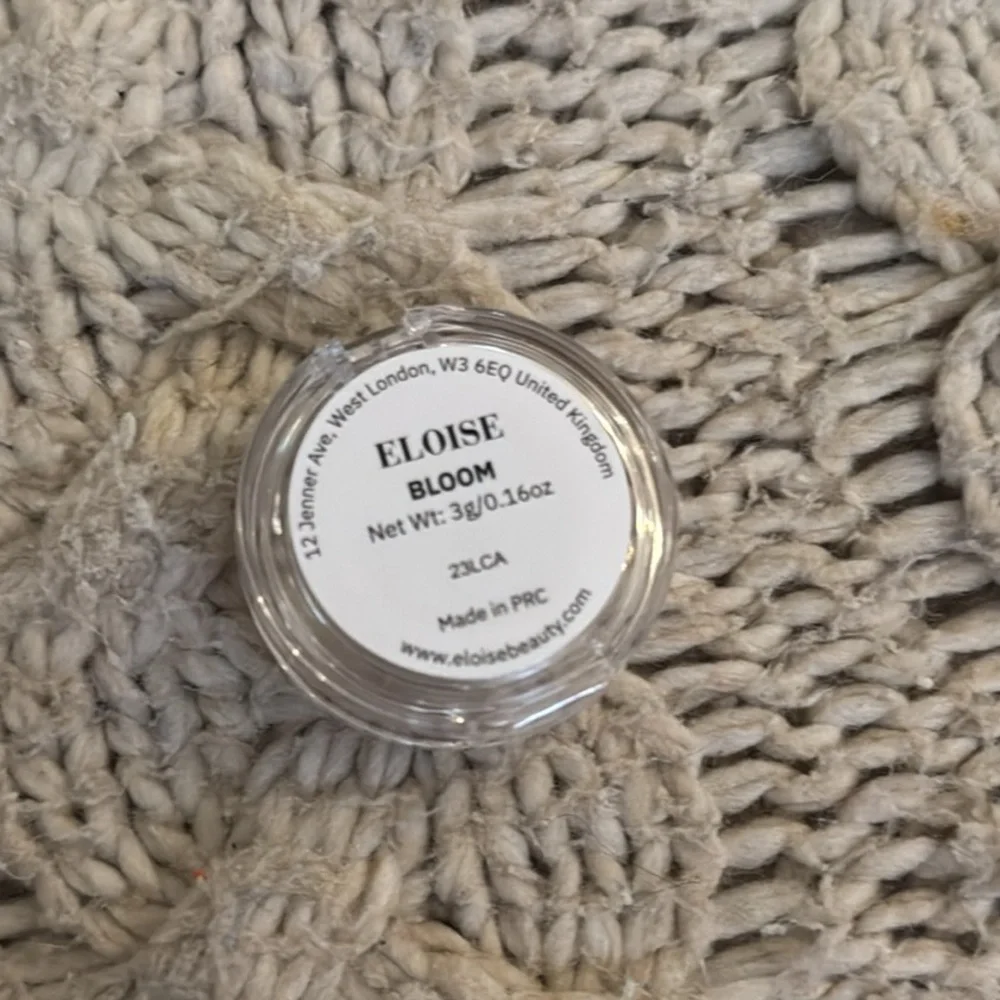 Mini Make-Up Bundle - Picture 3 of 11